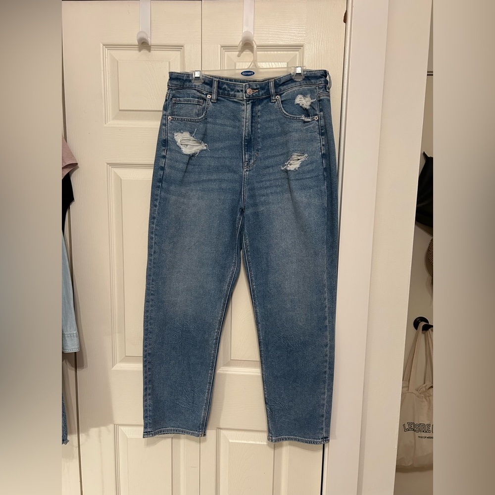 NWOT Blue Distressed Women American Eagle Stretch Mom-Style Jeans